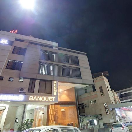 Hotel Navjivan Himatnagar Экстерьер фото