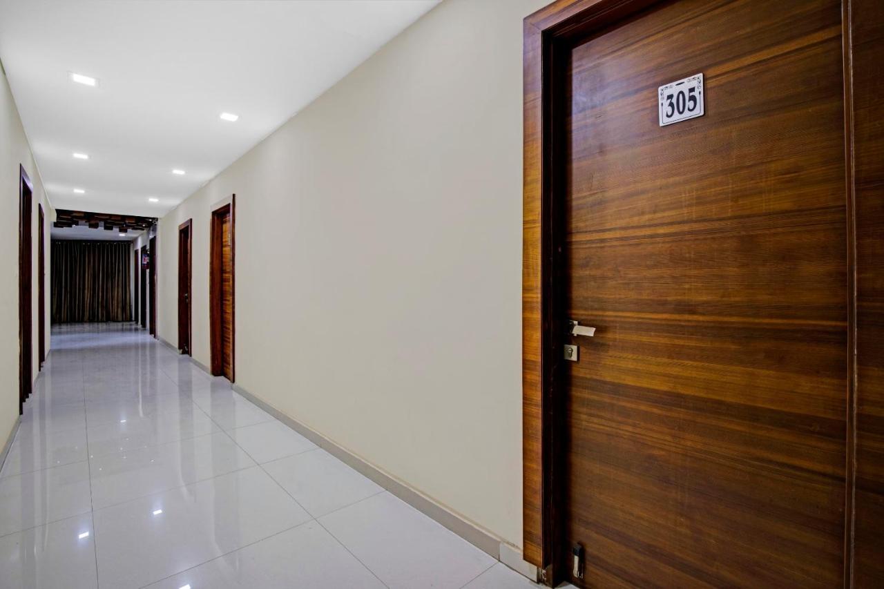 Hotel Navjivan Himatnagar Экстерьер фото