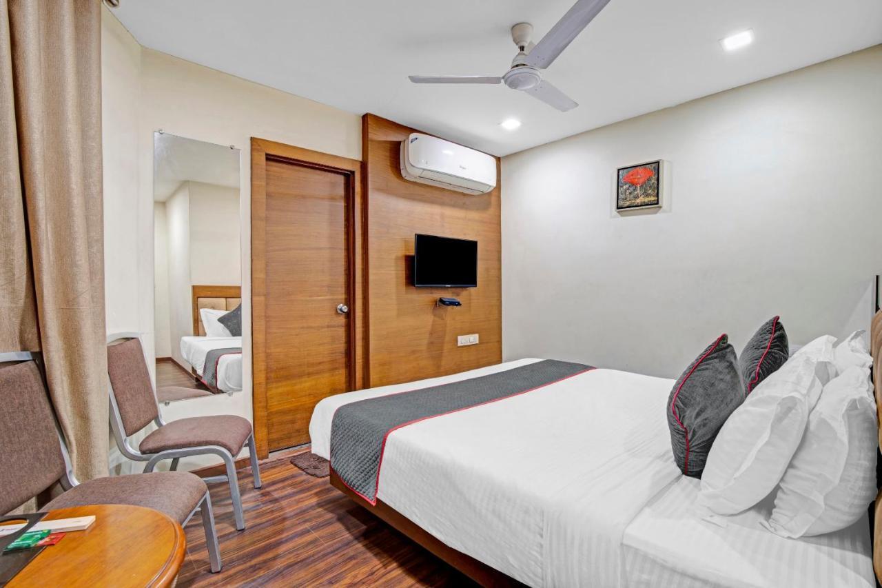 Hotel Navjivan Himatnagar Экстерьер фото
