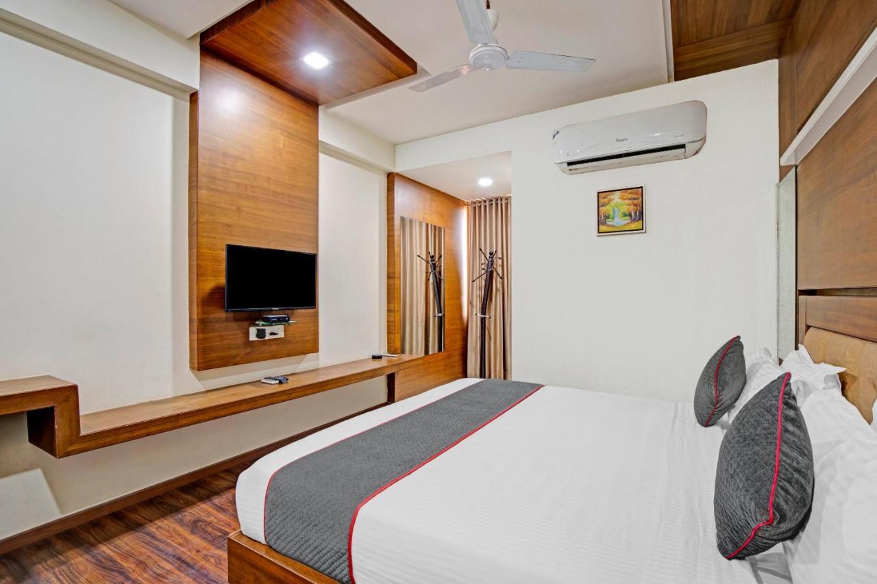 Hotel Navjivan Himatnagar Экстерьер фото