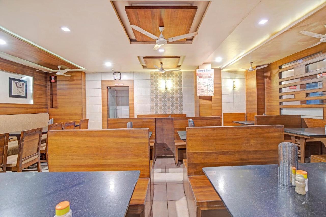 Hotel Navjivan Himatnagar Экстерьер фото