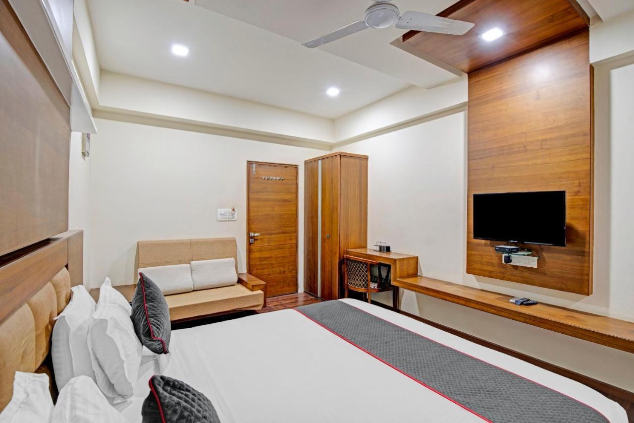 Hotel Navjivan Himatnagar Экстерьер фото