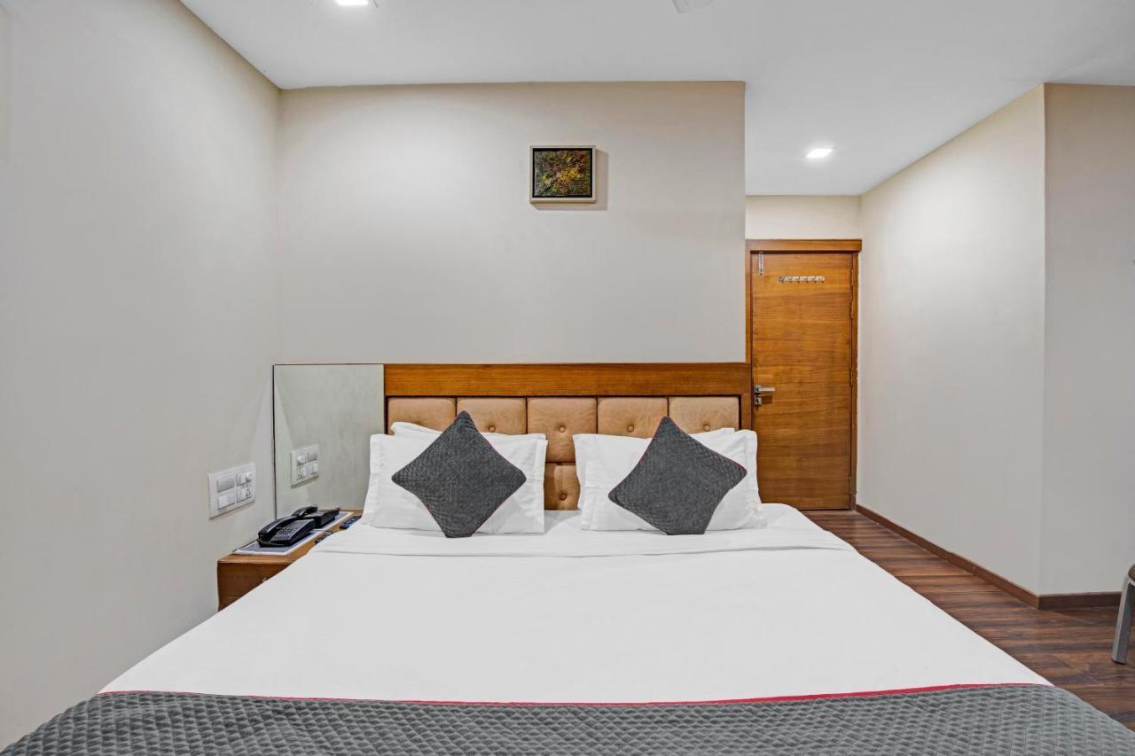 Hotel Navjivan Himatnagar Экстерьер фото